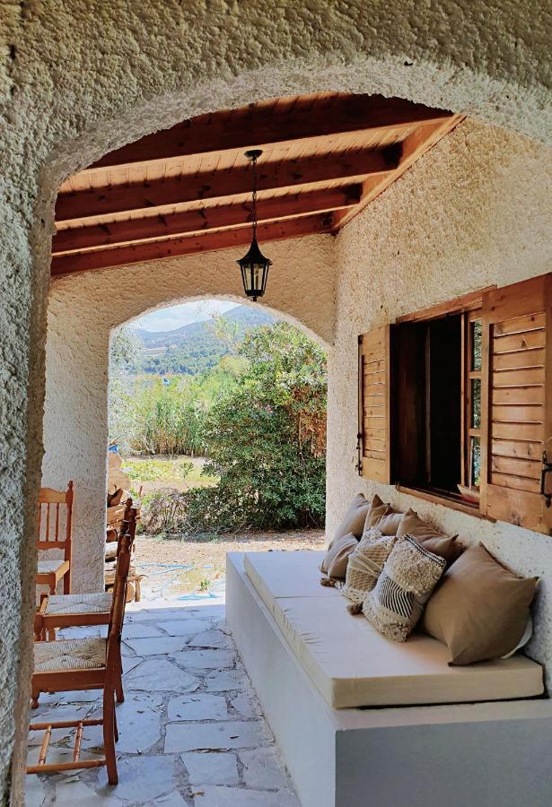 Villa Al-Ari Diakopto Exteriér fotografie